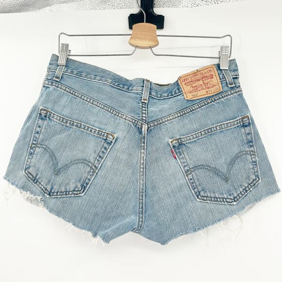 Levis 569 Womens Y2K Loose Straight Studded Raw Hem Cut Off Denim Shorts Size 29 - Picture 7 of 7